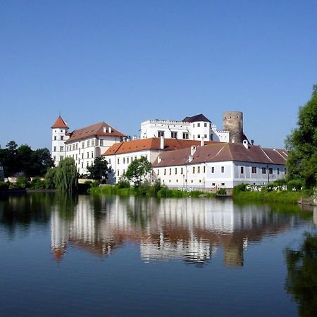 Penzion Kapitan Jindřichŭv Hradec Kültér fotó