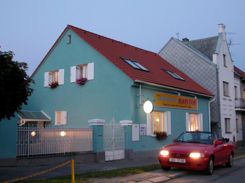 Penzion Kapitan Jindřichŭv Hradec Kültér fotó