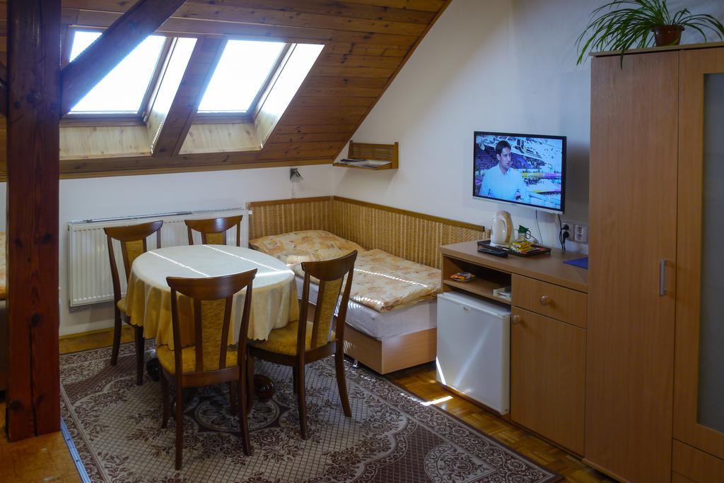 Penzion Kapitan Jindřichŭv Hradec Kültér fotó